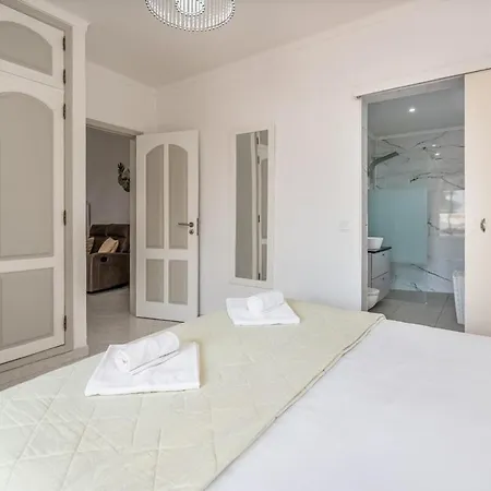 Holiday home Salicos Benagil Pool Lagoa (Algarve)